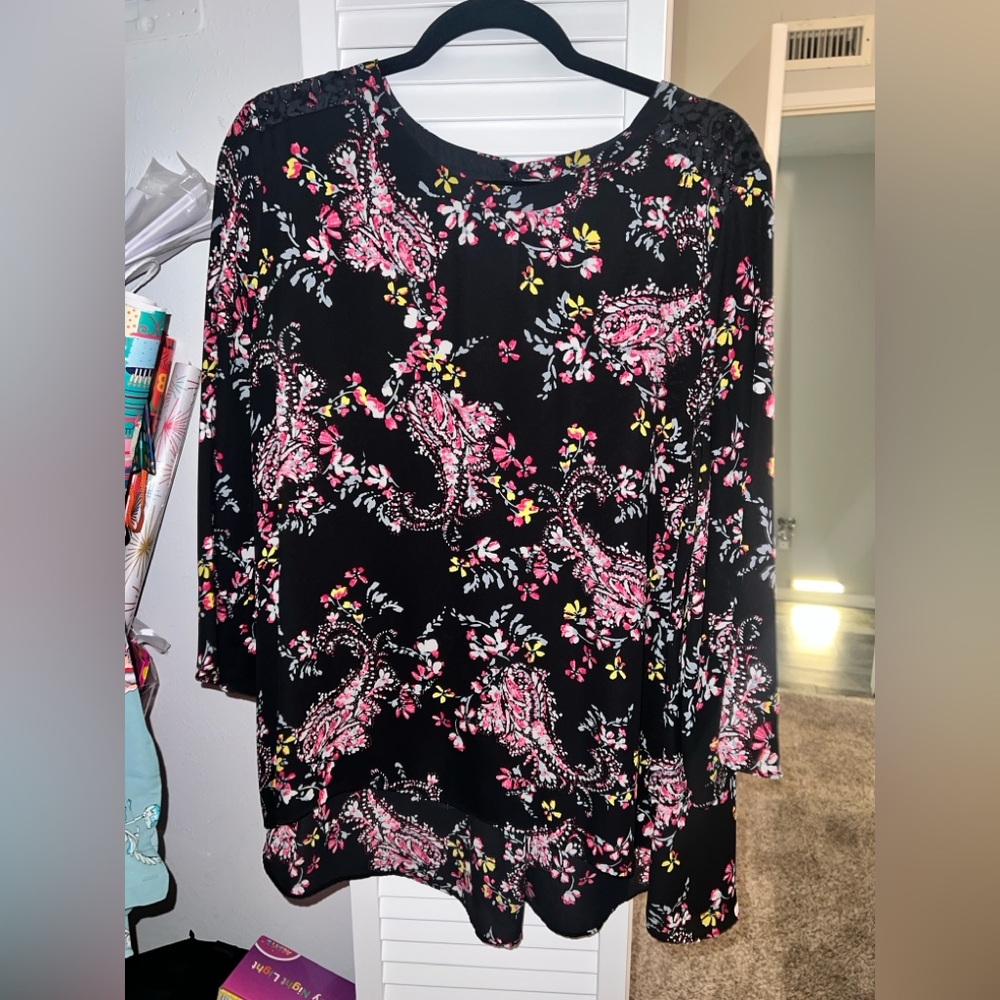 Black and Pink Graphic 3/4 Sleeve Blouse